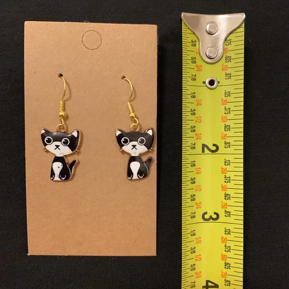 Tuxedo cat dangle earrings NWT - Picture 2 of 4